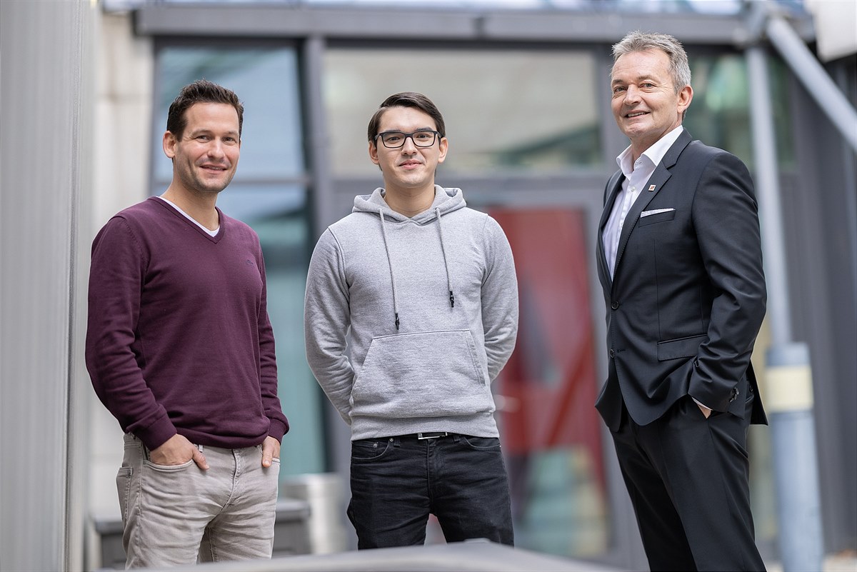 Die zwei Gründer von BEAT3 Mathias Nell und Alexander Ruzicka und A1 CEO Marcus Grausam 